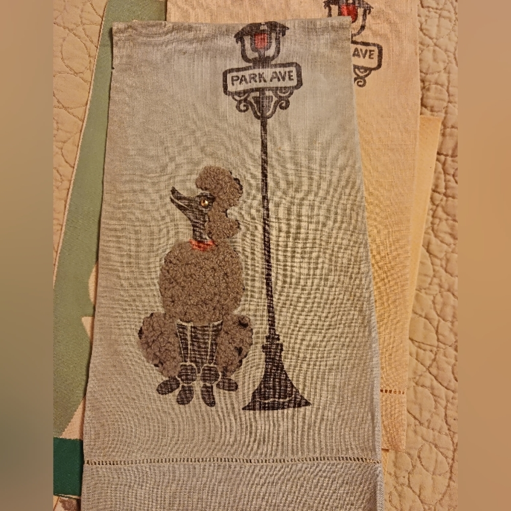 Vintage lot of 1950's embroidered linen hand towels/napkins,runners.